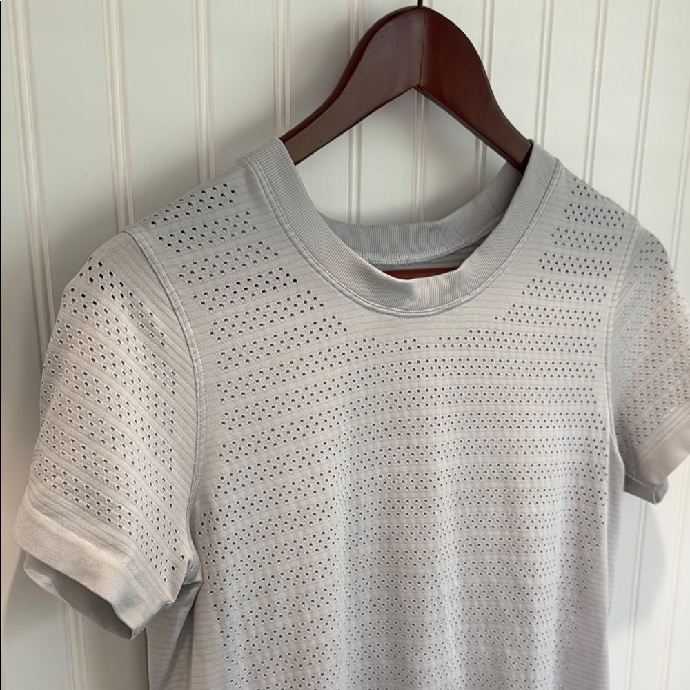 Lululemon Breeze By Short Sleeve - Picture 3 of 9